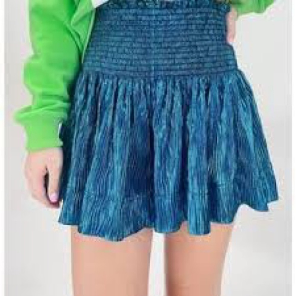 Queen Of Sparkles Size M • dark teal pleated Swing Shorts.
